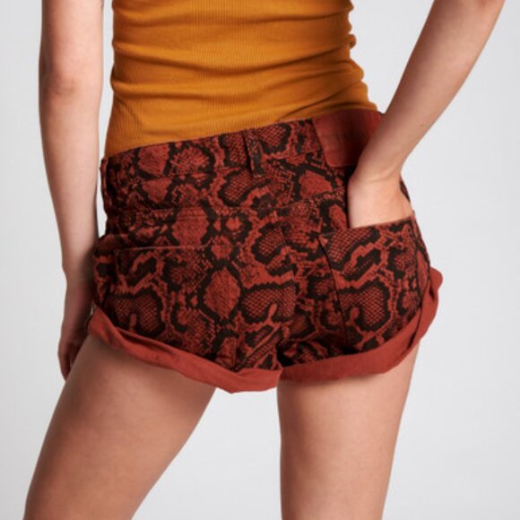 NWT One Teaspoon Sz 26/2 Red Black Snakeskin Print Low Rise Rolled Denim Shorts - Picture 2 of 6